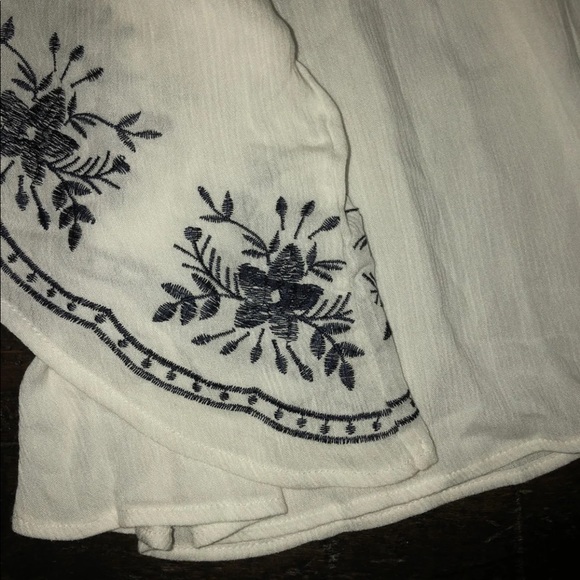 White Off-the-shoulder Embroidered Blouse - Picture 2 of 2